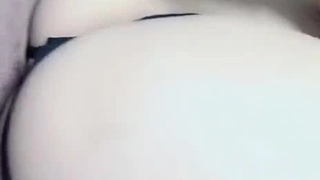 巨臀瘦腰小美女吸鸡巴还给操全程露脸爽的不要不要的