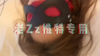 2022.7.21，【抠逼摸奶聚众淫窝】，夏日街头买春，大胸姐姐带回屋