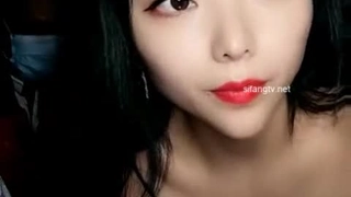 性感妖艷長舌小姐姐難得大尺度自慰情趣裝吊帶絲襪一對大奶子揉捏道具大屌猛捅騷穴