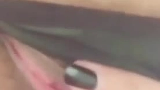 姐妹一起激情4P露脸大秀直播，口交大鸡巴听狼友指挥吃奶玩逼，多体位爆草小穴，浪叫呻吟不止姐姐还会乳交