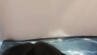 外表清纯美女酒店调教！肛塞尾巴口塞球！地上爬行看美足，超嫩粉穴特写，被大哥后入狂草