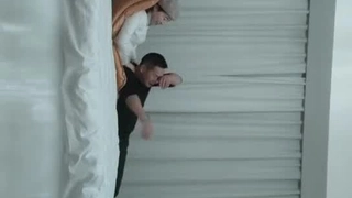 约个卫衣嫩妹子啪啪，口交扣逼 抬腿侧入抱着抽插