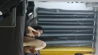 业余学生用破车帮助换取口交