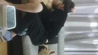 夫妻先用电动棒助性随后69花试抽插互舔