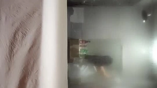 学生妹子大白天的被主人带到天台上调教训练，操得她要受不住了~