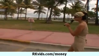 颜值清纯00后姐妹花,其中一个有点像迪丽热巴,和男闺蜜一起啪啪