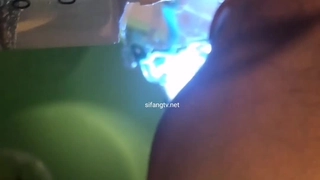 粉嫩00后小萝莉，一直掰穴差点被发现镜头，苗条可爱狂草一番真过瘾